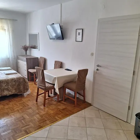 Diana And Apartamento *