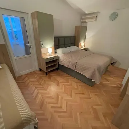 Apartment Diana And Starigrad Paklenica