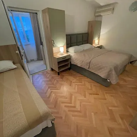 Apartment Diana And Starigrad Paklenica
