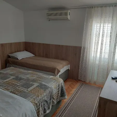 Apartment Diana And Starigrad Paklenica