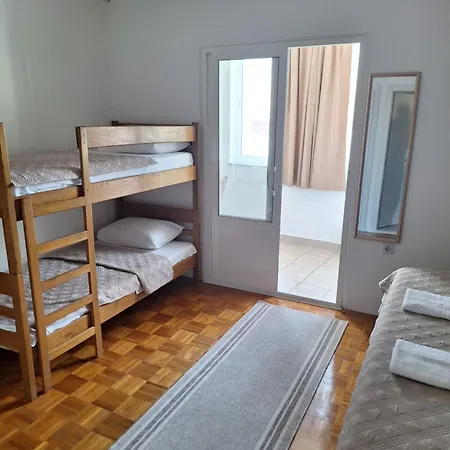 Diana And Apartment Starigrad Paklenica