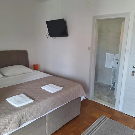 Apartment Diana And Starigrad Paklenica