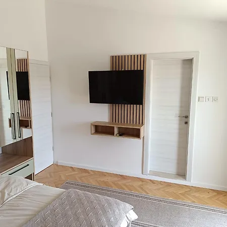 Diana And Apartment Starigrad Paklenica