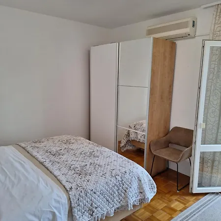 Diana And Διαμέρισμα Starigrad Paklenica