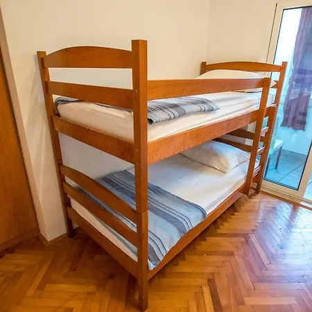 Apartment Diana And Starigrad Paklenica