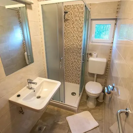 Apartment Diana And Starigrad Paklenica