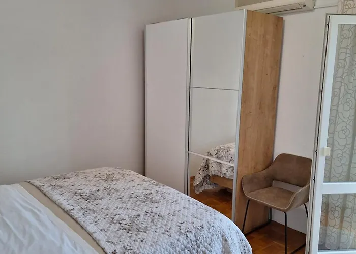 Diana And Appartamento Starigrad Paklenica